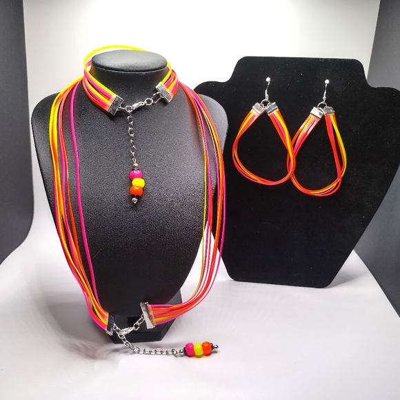 GLOW NECKLACE - Picture 4 of 11